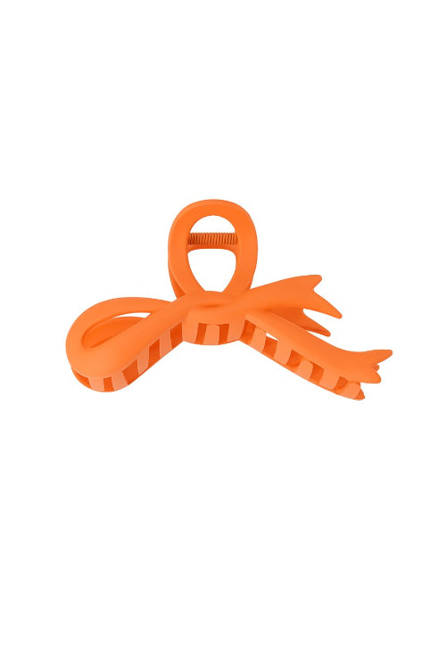 Oranje haarclip met elegante strikvorm, een schattig en stijlvol accent voor elke haarstijl.